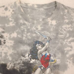 DC Wonder Woman Short Sleeve Crew Neck Shirt Mens Size Extra Large XL Gray